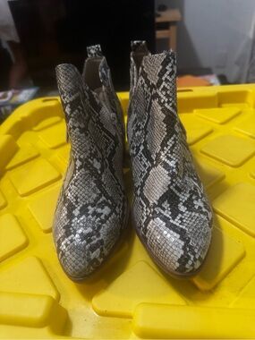 Faux Snakeskin Chelsea Ankle Boots - Black & White